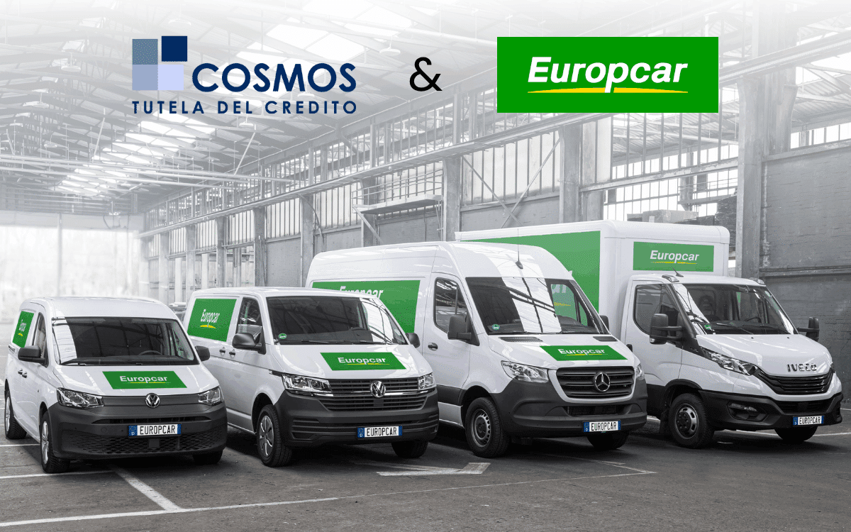 Loghi di Cosmos e Europcar per la nuova partnership sul noleggio di auto e furgoni per aziende.